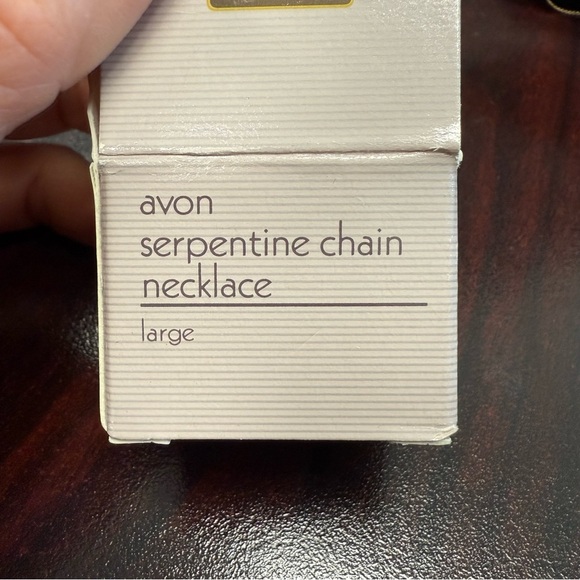 Avon Gold-Toned “Serpentine” Classic Chain Necklace NIB vintage 1989 - Picture 5 of 6